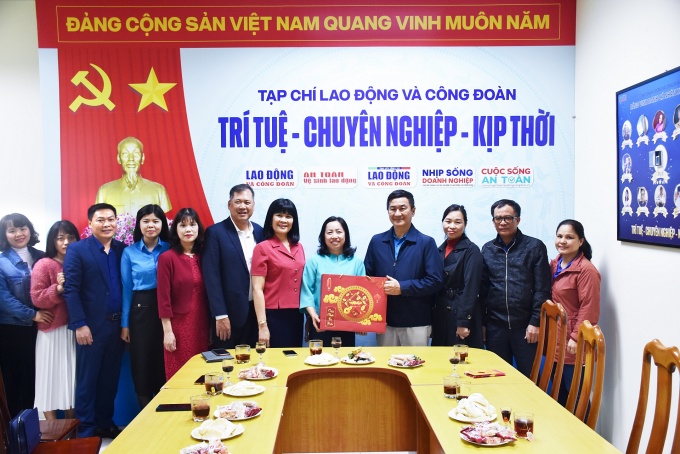 Lãnh đạo Tổng LĐLĐ Việt Nam chúc mừng Tạp chí Lao động và Công đoàn nhân dịp năm mới