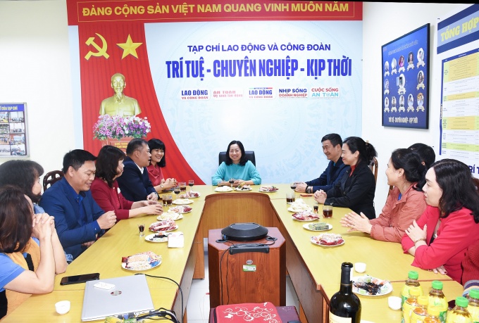 Lãnh đạo Tổng LĐLĐ Việt Nam chúc mừng Tạp chí Lao động và Công đoàn nhân dịp năm mới