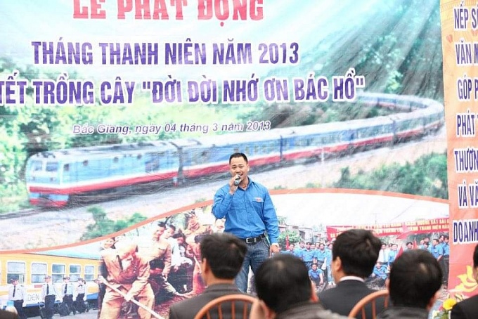 Anh bảo vệ chơi kèn Saxophone