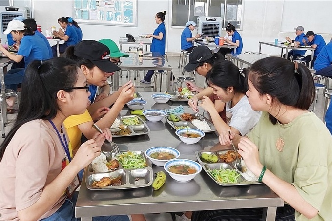 Các nguyên tắc xây dựng thực đơn và lựa chọn thực phẩm cho bữa ăn ca