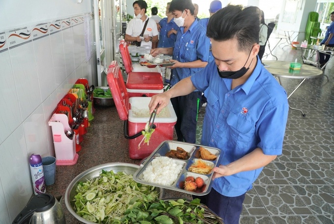 Các nguyên tắc xây dựng thực đơn và lựa chọn thực phẩm cho bữa ăn ca