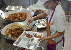 Các nguyên tắc xây dựng thực đơn và lựa chọn thực phẩm cho bữa ăn ca