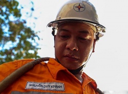 Làm việc trong nắng nóng, công nhân, người lao động phải bảo vệ sức khỏe thế nào?