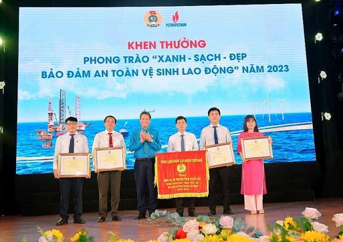 Đẩy mạnh phong trào người Dầu khí làm tốt công tác an toàn, vệ sinh lao động