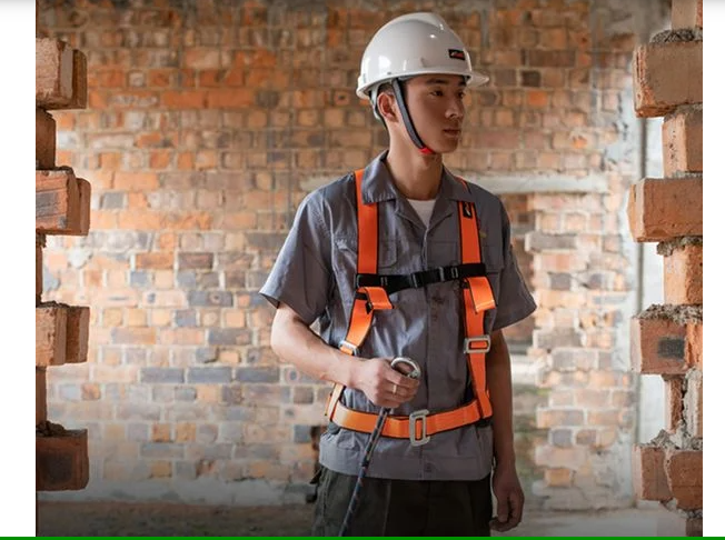 Vụ sập mái kính khiến 4 công nhân thương vong: Thiếu dây đeo an toàn