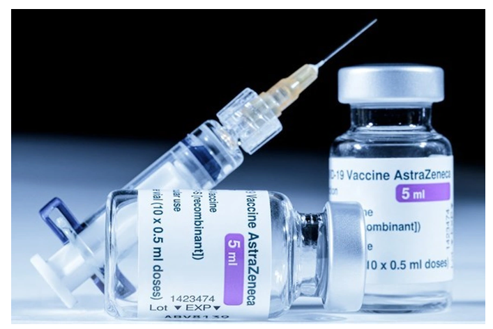 Tiêm vắc xin Covid-19 của AstraZeneca: Không nên quá lo lắng về tác dụng phụ