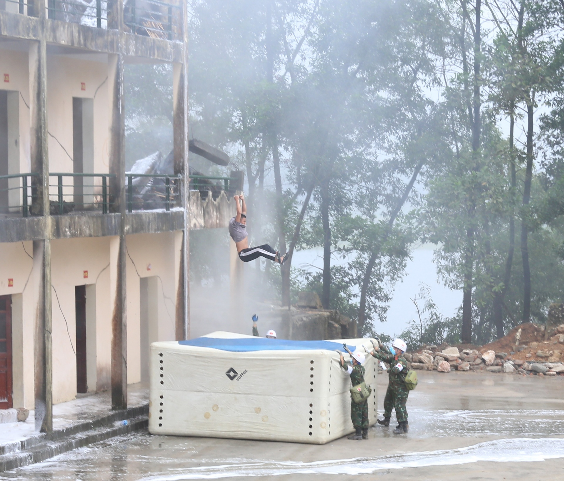 Toàn quân tăng cường đảm bảo ATVSLĐ tại nơi làm việc và trong chuỗi cung ứng