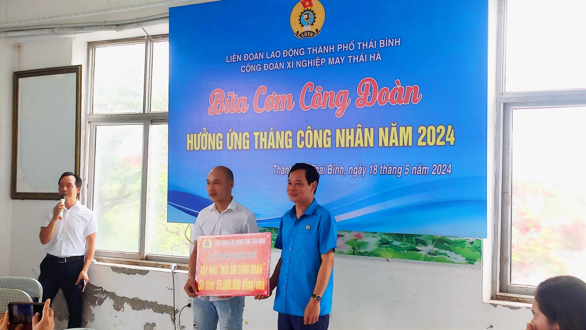 Chủ động phòng ngừa ngộ độc thực phẩm tại bữa ăn tập thể cho người lao động