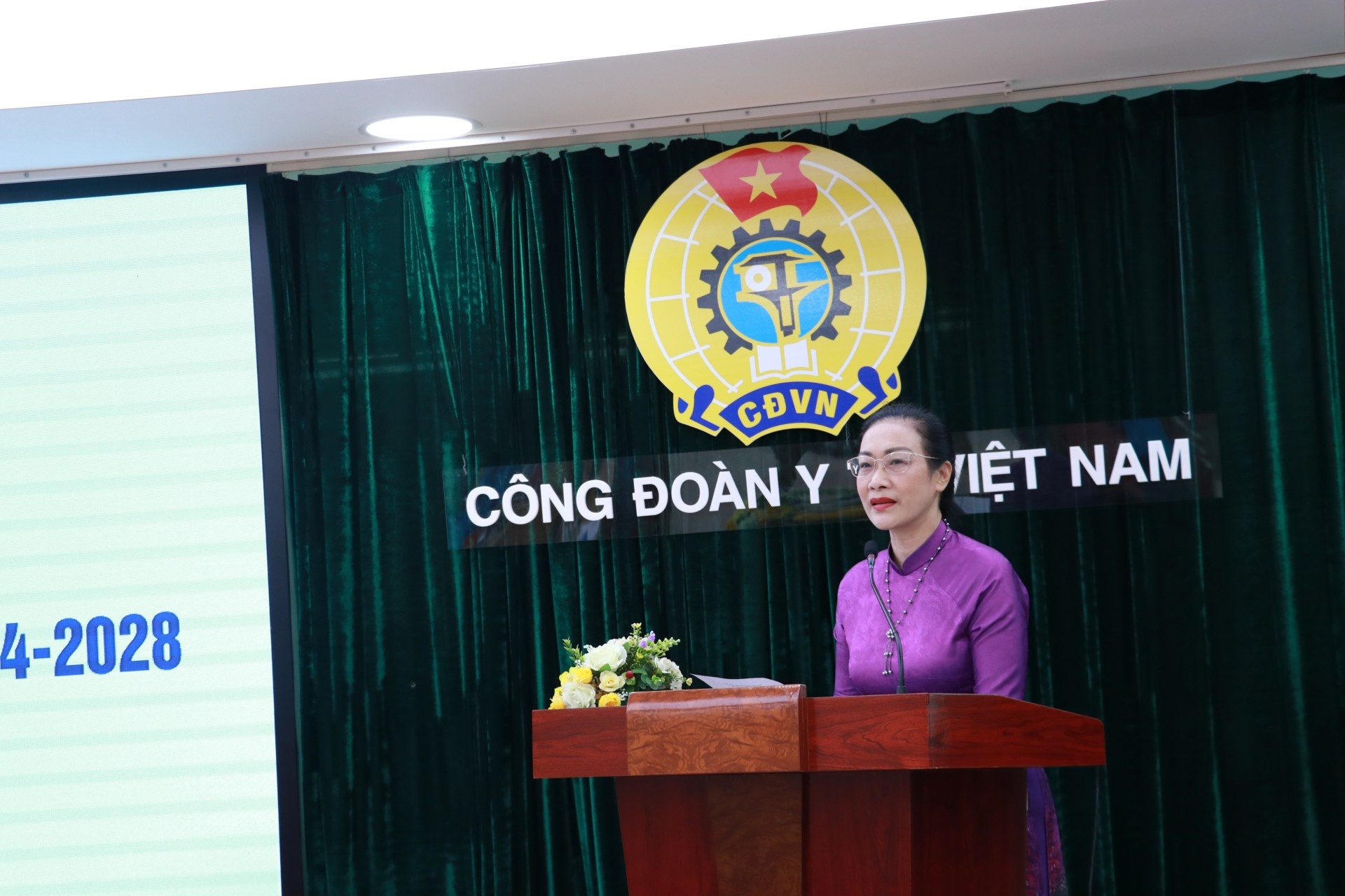 Hơn 4,9 tỷ đồng hỗ trợ đoàn viên và người lao động ngành Y tế tại 6 tỉnh Trung du và miền núi Đông Bắc