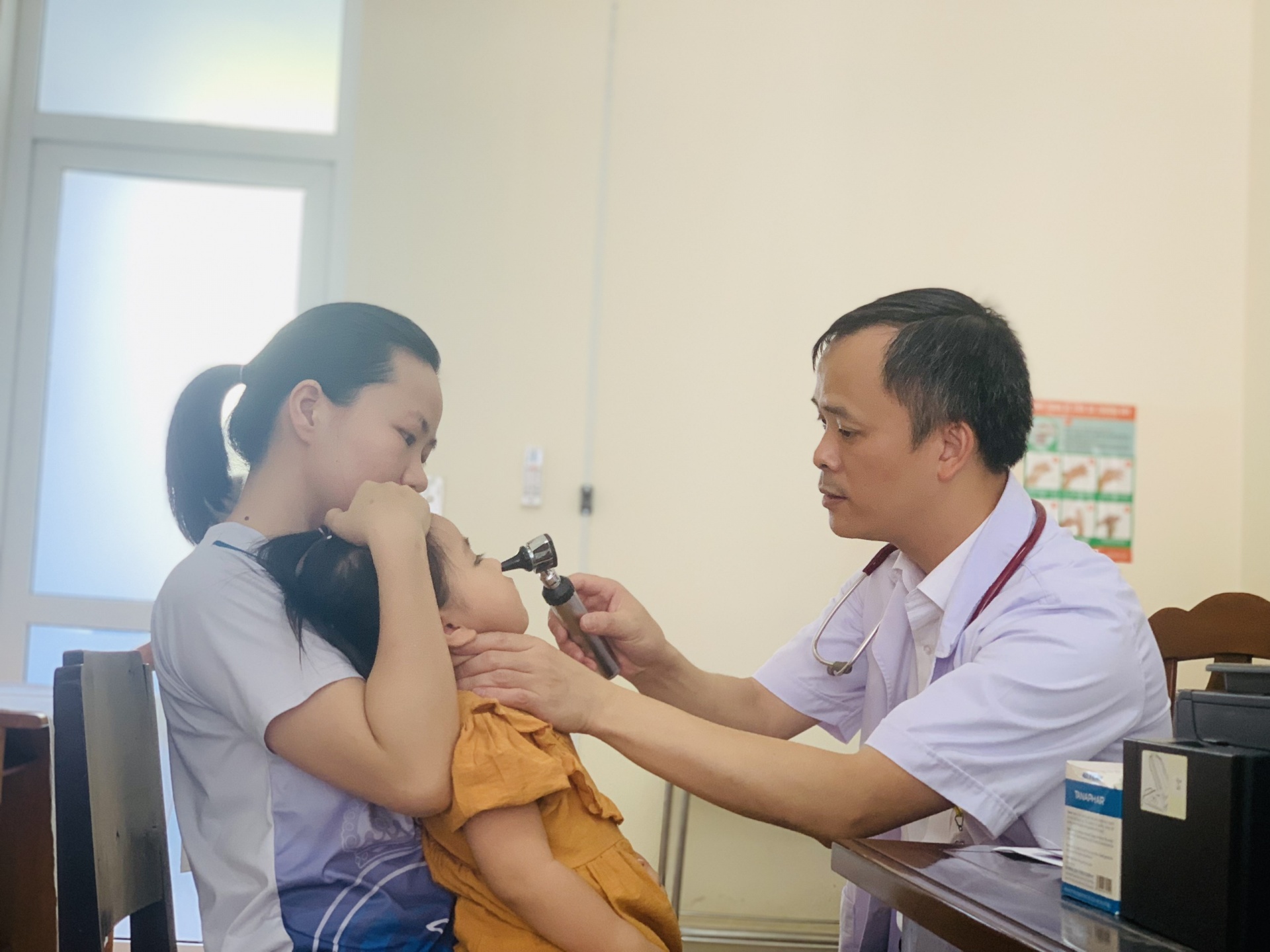 Công đoàn Y tế Việt Nam tặng quà, khám chữa bệnh cho cán bộ, chiến sĩ và thân nhân Vùng 4 Hải quân