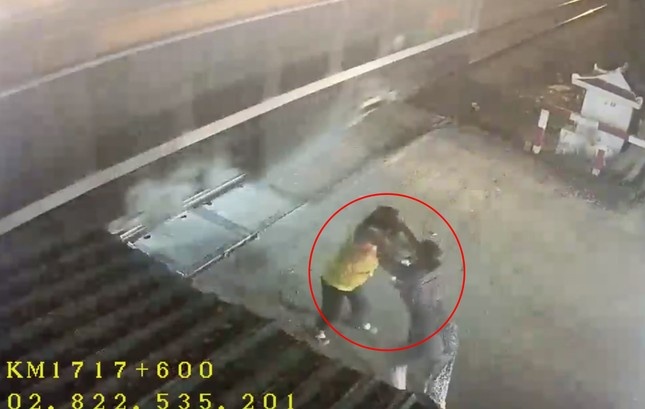 3.500 nhân viên gác chắn và những hiểm nguy ít ai biết 3.500 nhân viên gác chắn và những hiểm nguy ít ai biết