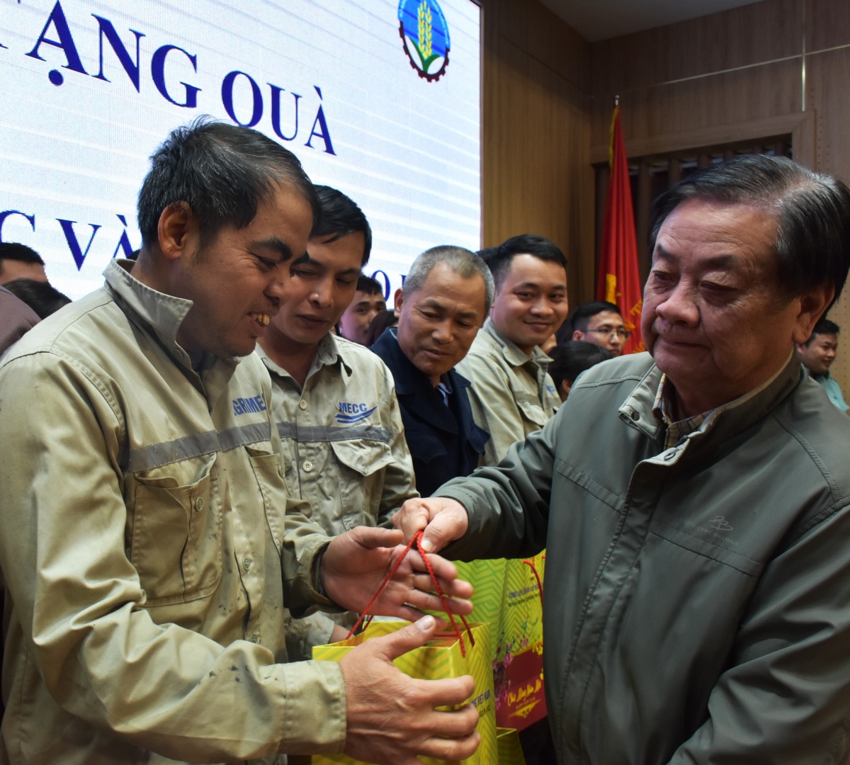 Mang Tết ấm áp đến với đoàn viên, người lao động ngành nông nghiệp