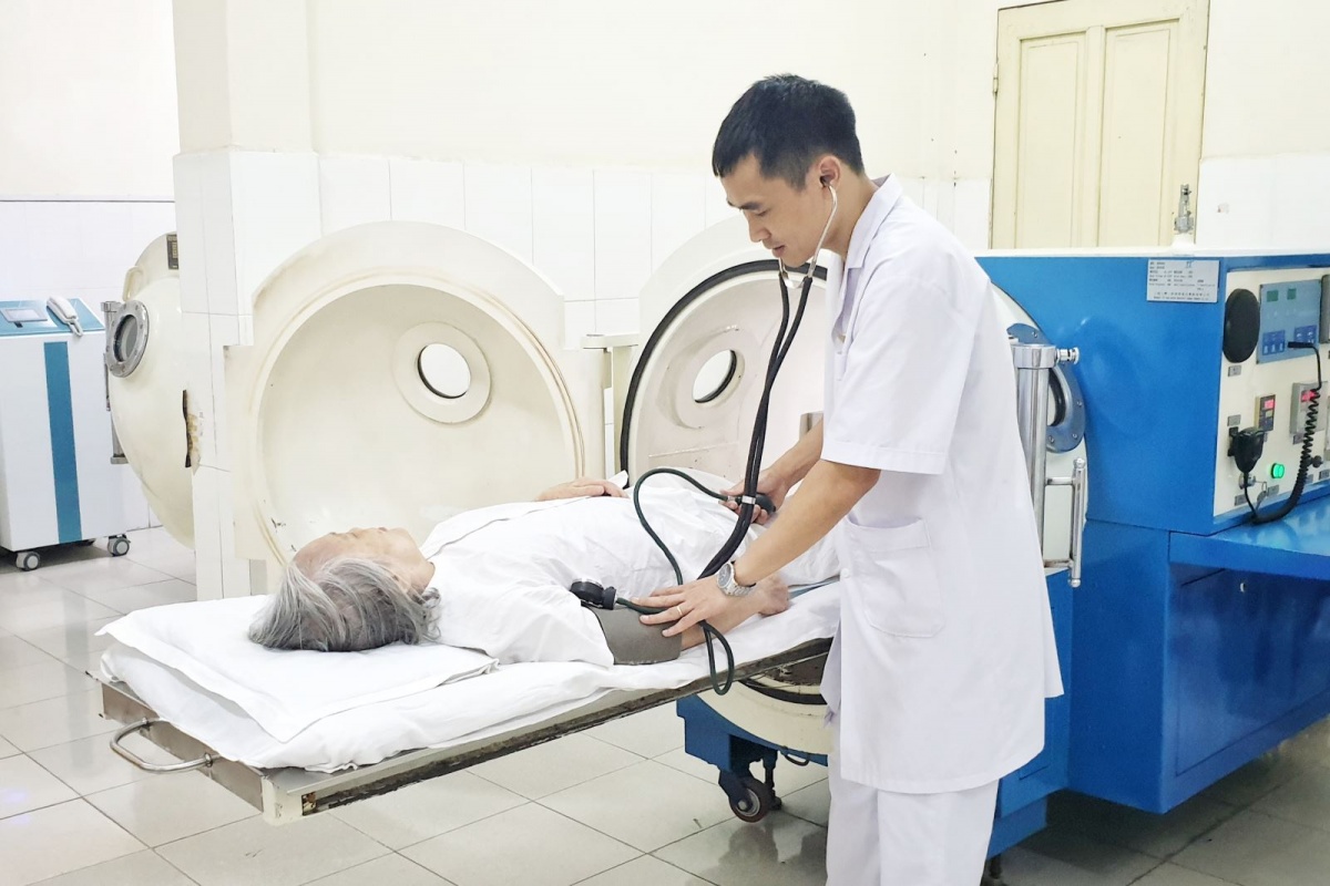 Thời tiết Hà Nội biến đổi thất thường: Những tác hại khó lường cho người lao động