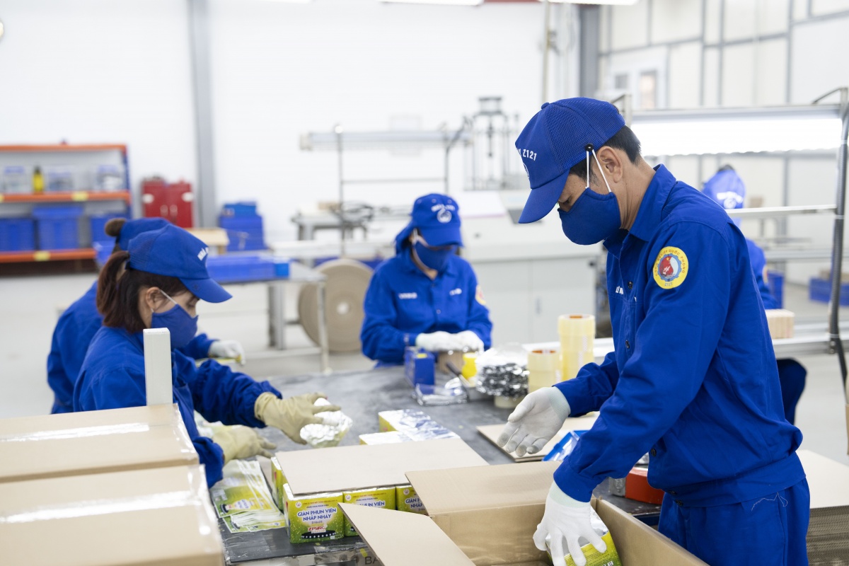 Những người thợ Z121: Cống hiến thầm lặng phía sau màn pháo hoa rực rỡ