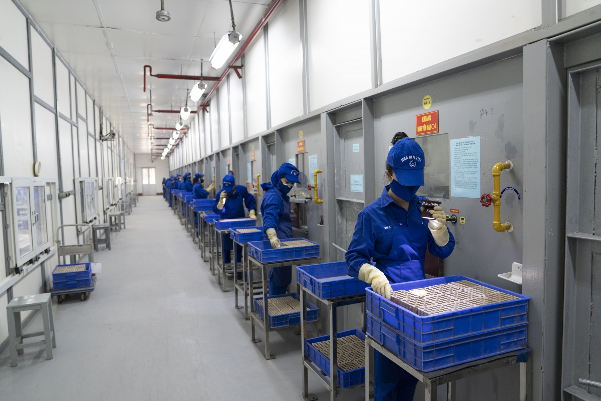 Những người thợ Z121: Cống hiến thầm lặng phía sau màn pháo hoa rực rỡ