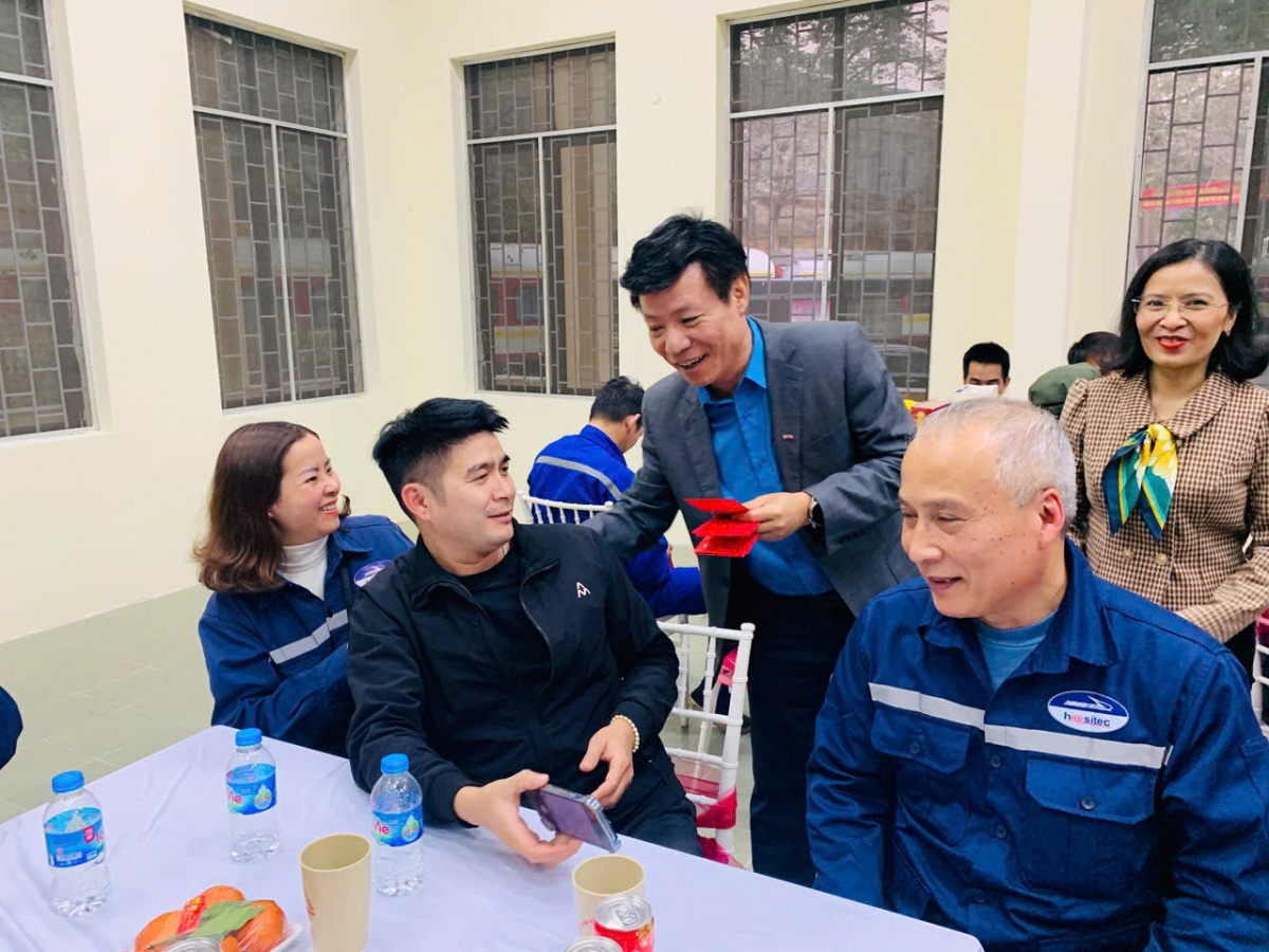 “Tết Sum vầy - Xuân ơn Đảng”: Tri ân những người lao động thầm lặng ngành đường sắt