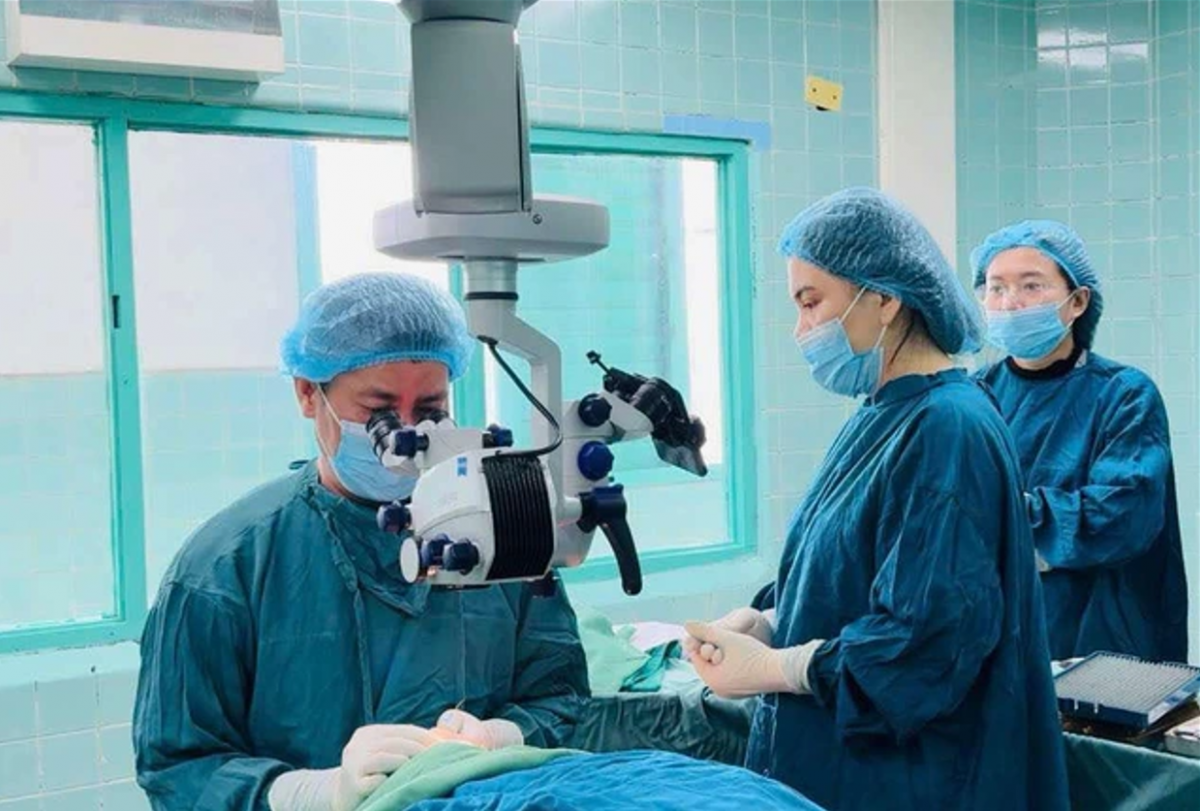 Quảng Bình: Lần đầu ứng dụng keo dán sinh học trong phẫu thuật mắt an toàn