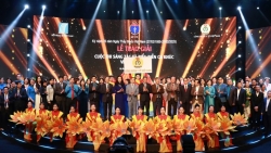 Tôn vinh những “chiến sĩ áo trắng” qua lời ca, tiếng hát