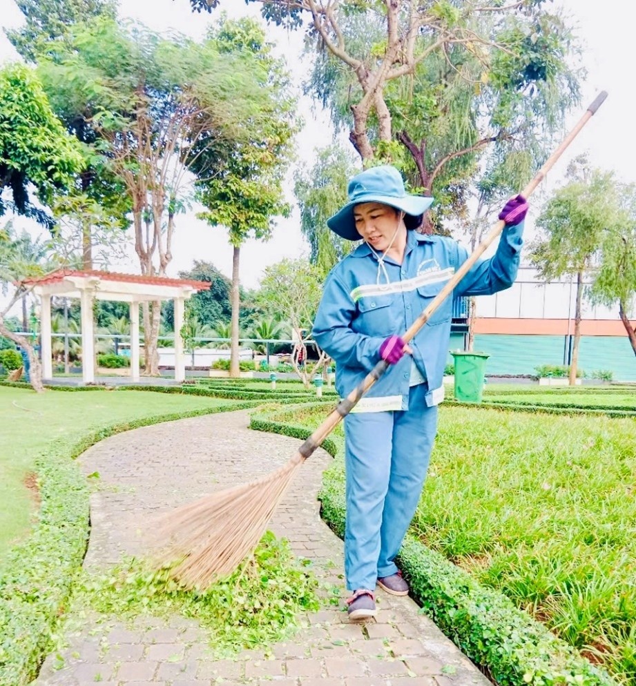 Nữ công nhân tiên phong số hóa công tác vệ sinh môi trường