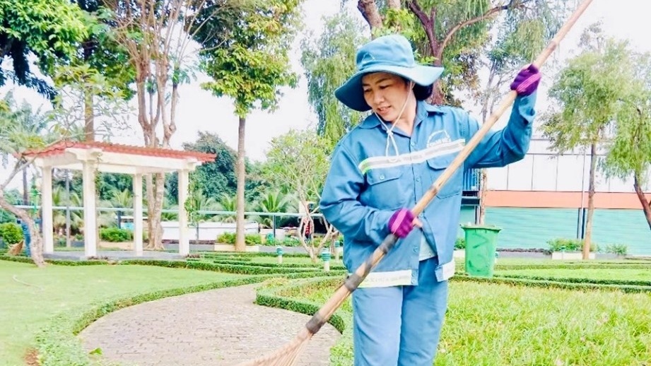 Nữ công nhân tiên phong số hóa công tác vệ sinh môi trường