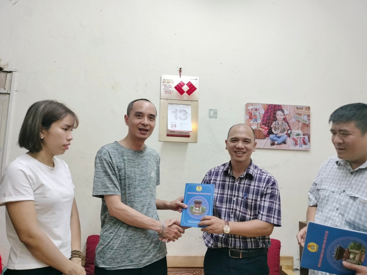 Nỗi lo an toàn của những “con thoi” trên đường phố