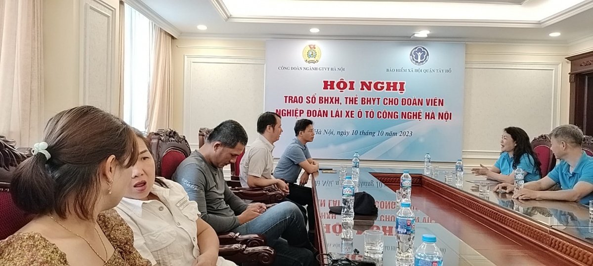 Nỗi lo an toàn của những “con thoi” trên đường phố