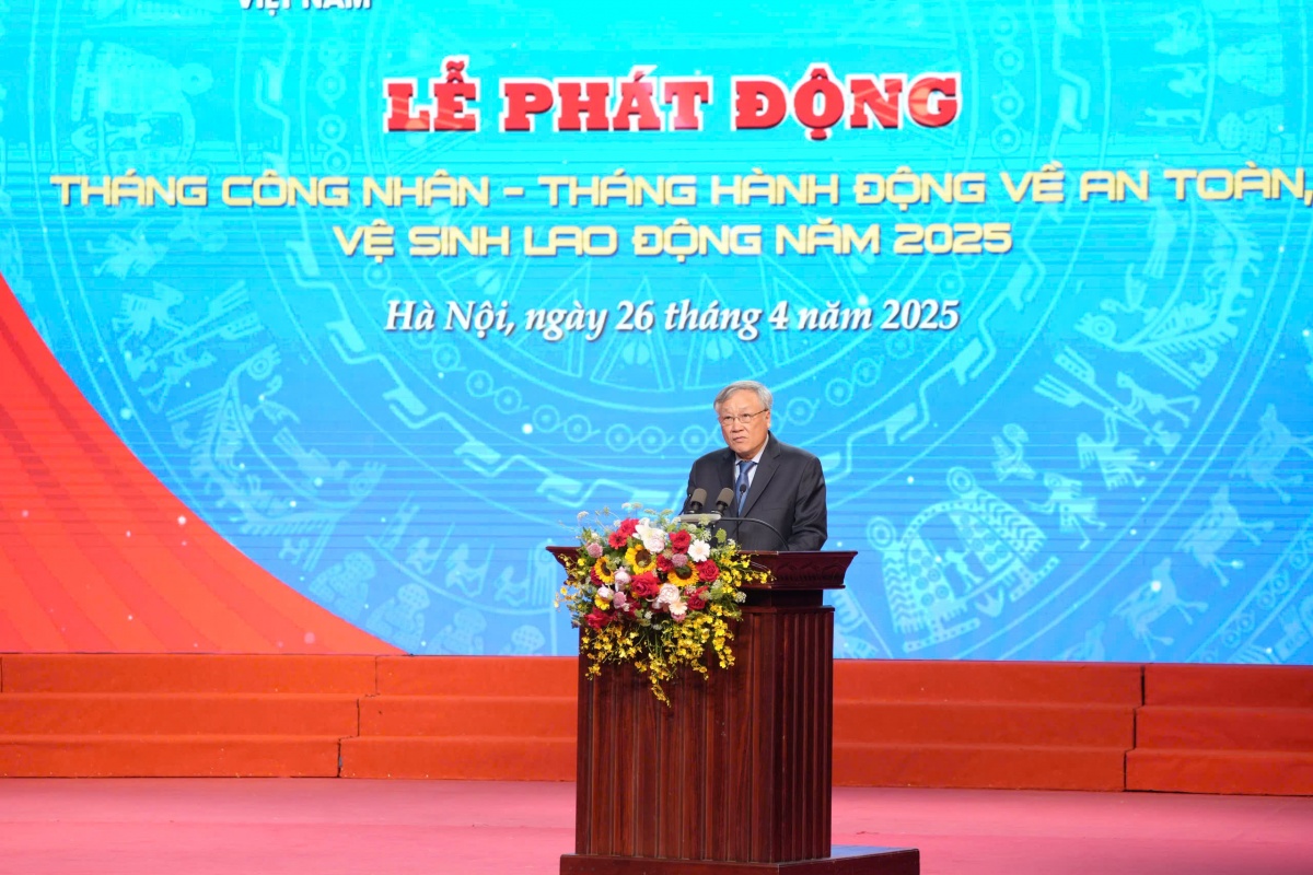 Coi người lao động là 