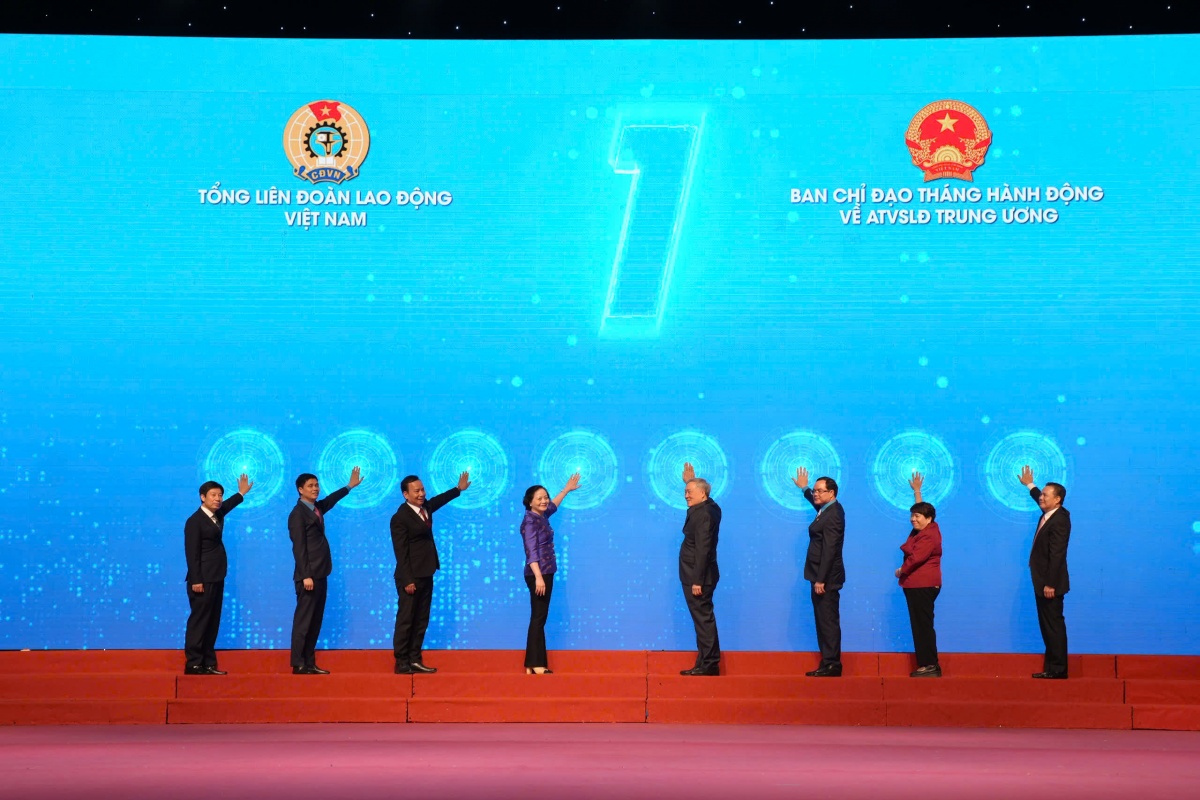 Coi người lao động là 