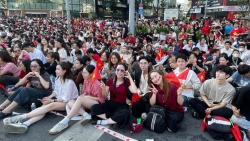 Xem diễu binh 30/4: Chuyên gia mách “bí quyết” đảm bảo an toàn sức khỏe giữa nắng nóng