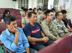 Từ món quà trong Tháng Công nhân đến ý thức 