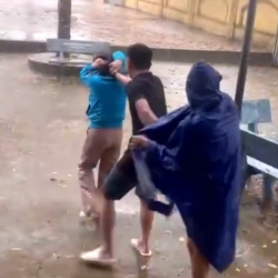 Cô giáo bị đánh, những đứa trẻ bị “hành hung”