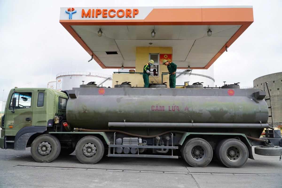 Phòng chống cháy nổ – Vấn đề sống còn trong công tác an toàn vệ sinh lao động tại Xăng dầu Quân đội KV1 Phòng chống cháy nổ – Vấn đề sống còn trong công tác an toàn vệ sinh lao động tại Xăng dầu Quân đội KV1