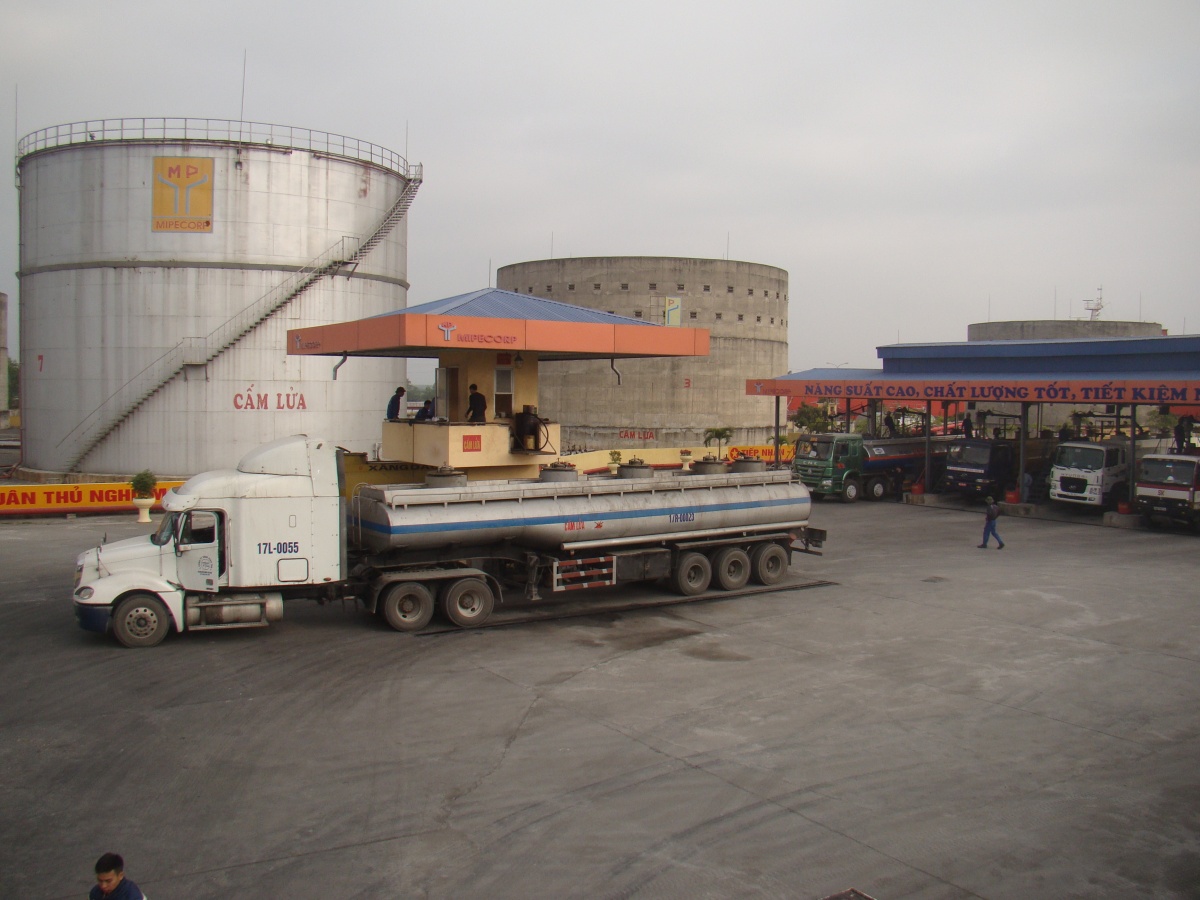 Phòng chống cháy nổ – Vấn đề sống còn trong công tác an toàn vệ sinh lao động tại Xăng dầu Quân đội KV1 Phòng chống cháy nổ – Vấn đề sống còn trong công tác an toàn vệ sinh lao động tại Xăng dầu Quân đội KV1