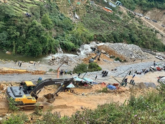 Mưa bão – Hiểm họa gia tăng tai nạn lao động