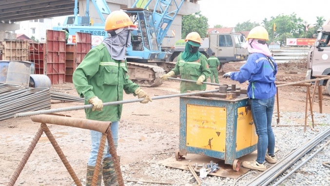 Người lao động ngoài trời cẩn thận với nguy cơ sốc nhiệt, kiệt sức và các biến chứng khác