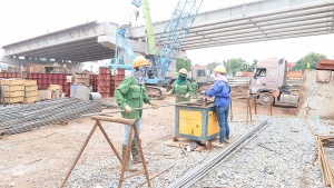 Người lao động ngoài trời cẩn thận với nguy cơ sốc nhiệt, kiệt sức và các biến chứng khác