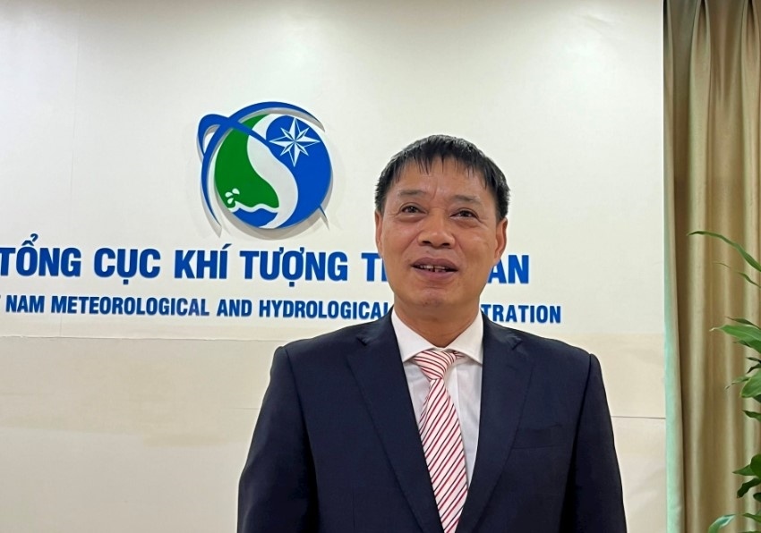 Thời tiết cực đoan gia tăng: Nguy cơ kép từ nắng nóng và mưa dông đe dọa sức khỏe người lao động