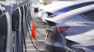 Xe điện toàn cầu: Những bước đi thận trọng