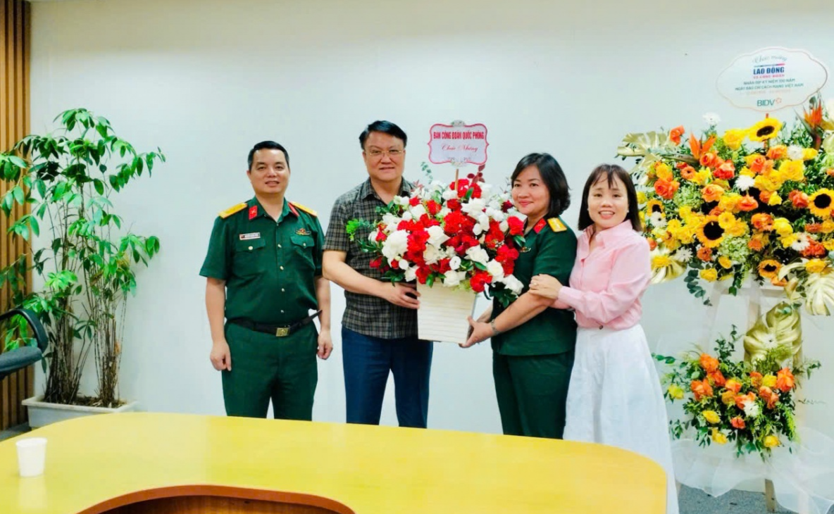 Công đoàn Quốc phòng: Báo chí là cầu nối lan tỏa hình ảnh “Người lính thợ”