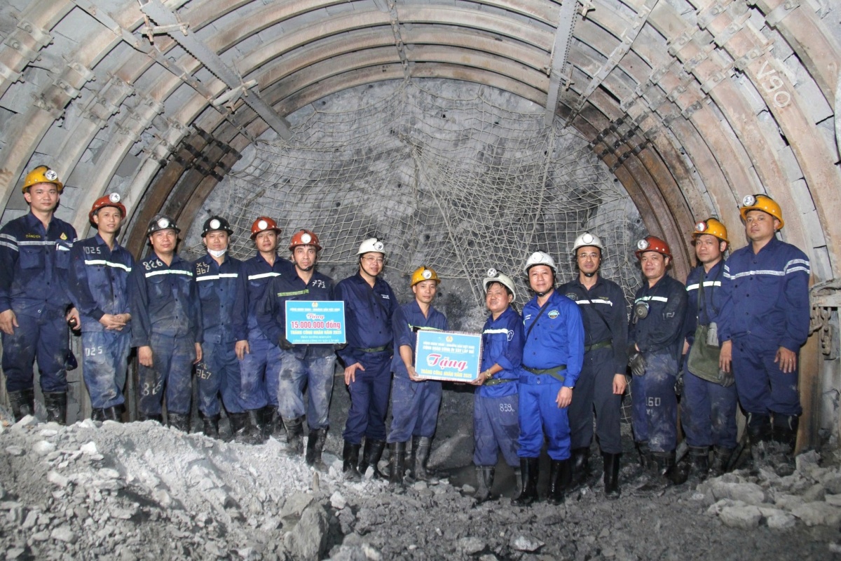 Than – Khoáng sản Việt Nam: Quyết tâm cao độ vì an toàn lao động và sự phát triển bền vững