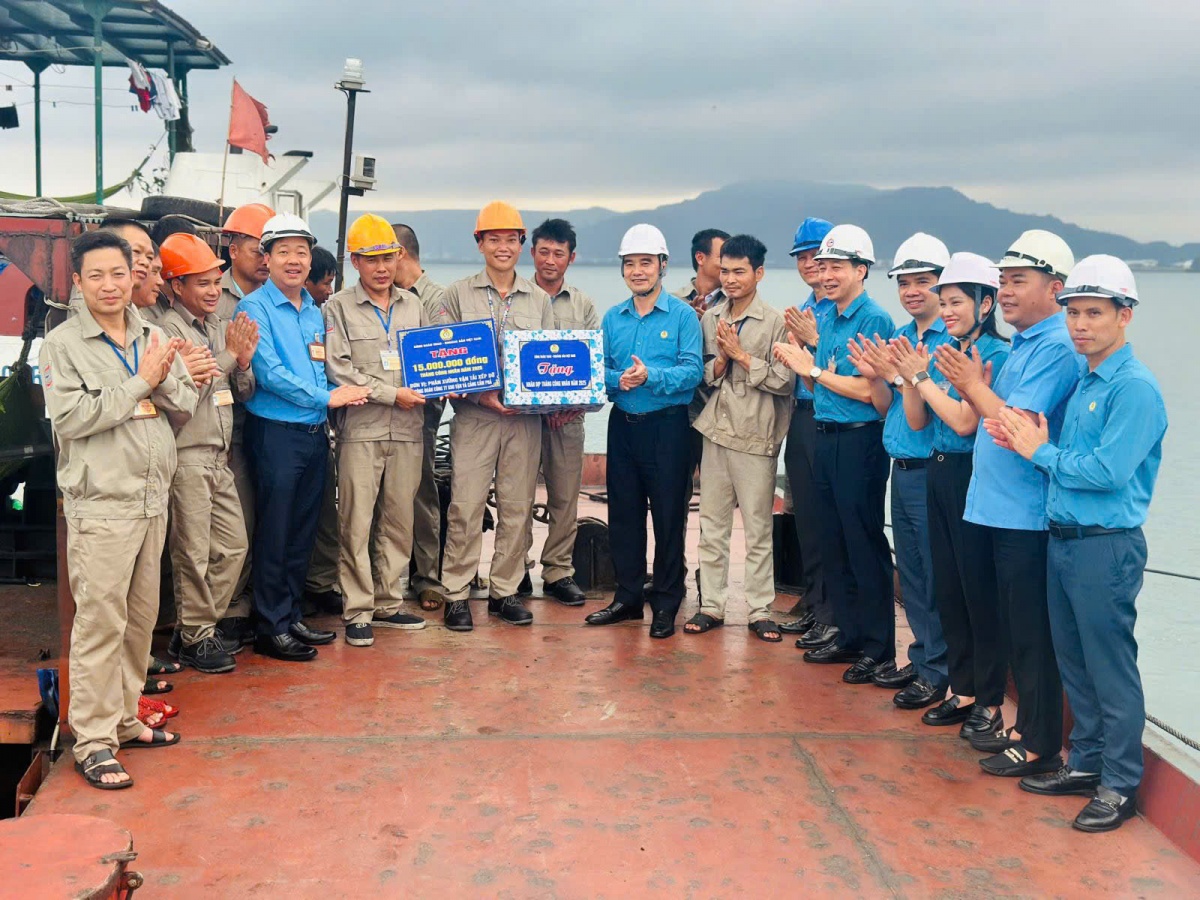 Công ty Kho vận và Cảng Cẩm Phả: Vững an toàn, vàng sản xuất