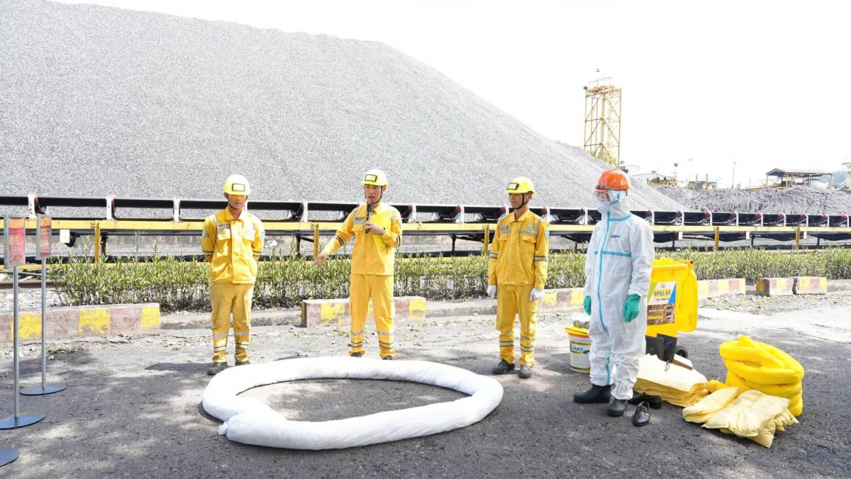 Công ty Kho vận và Cảng Cẩm Phả: Vững an toàn, vàng sản xuất