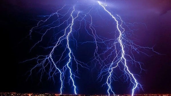 Khi có sét đánh người dân cần phải làm gì?