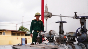 An toàn từ hơi thở - Chuyện về người chiến sỹ thầm lặng nơi giàn cấp phát xăng