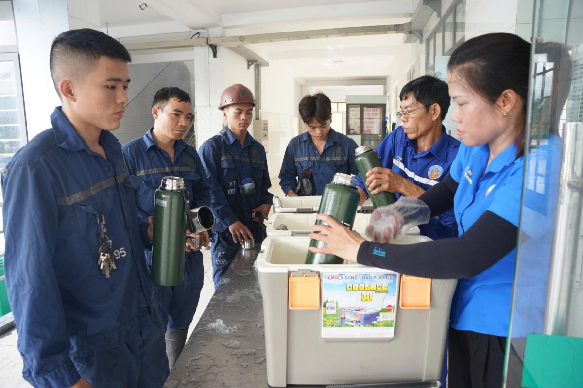 Công ty Than Quang Hanh: Gắn sản xuất an toàn với chăm lo đời sống người lao động