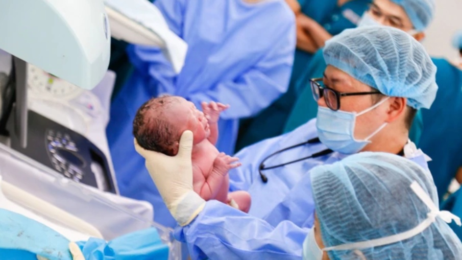 Bài toán dân số: Gỡ rào cản thay vì chỉ “khuyến sinh”