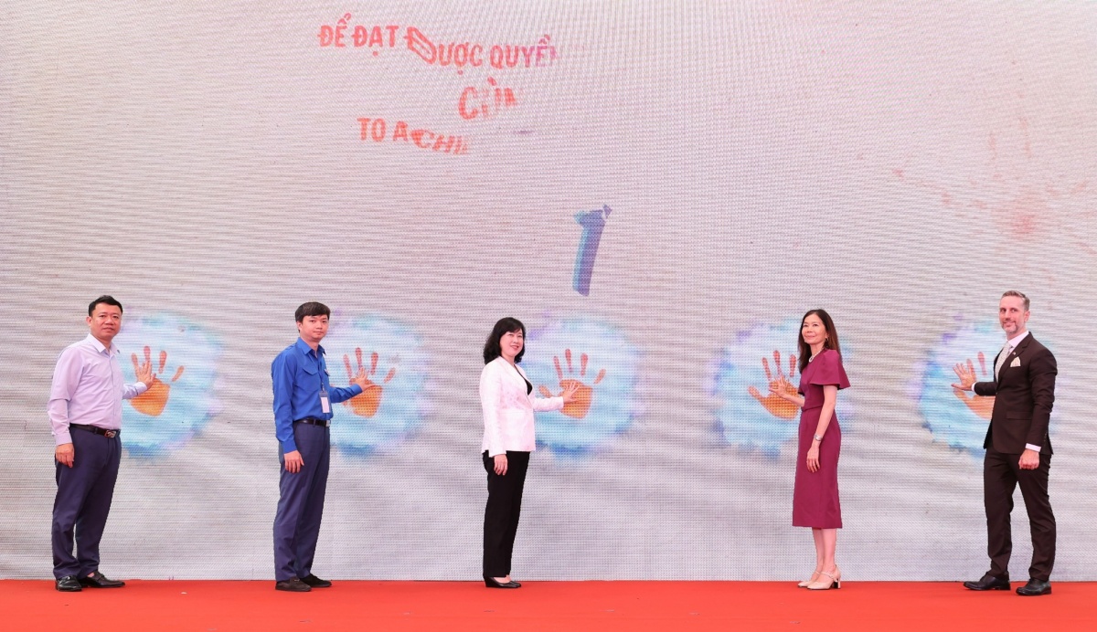 Bài toán dân số: Gỡ rào cản thay vì chỉ “khuyến sinh”