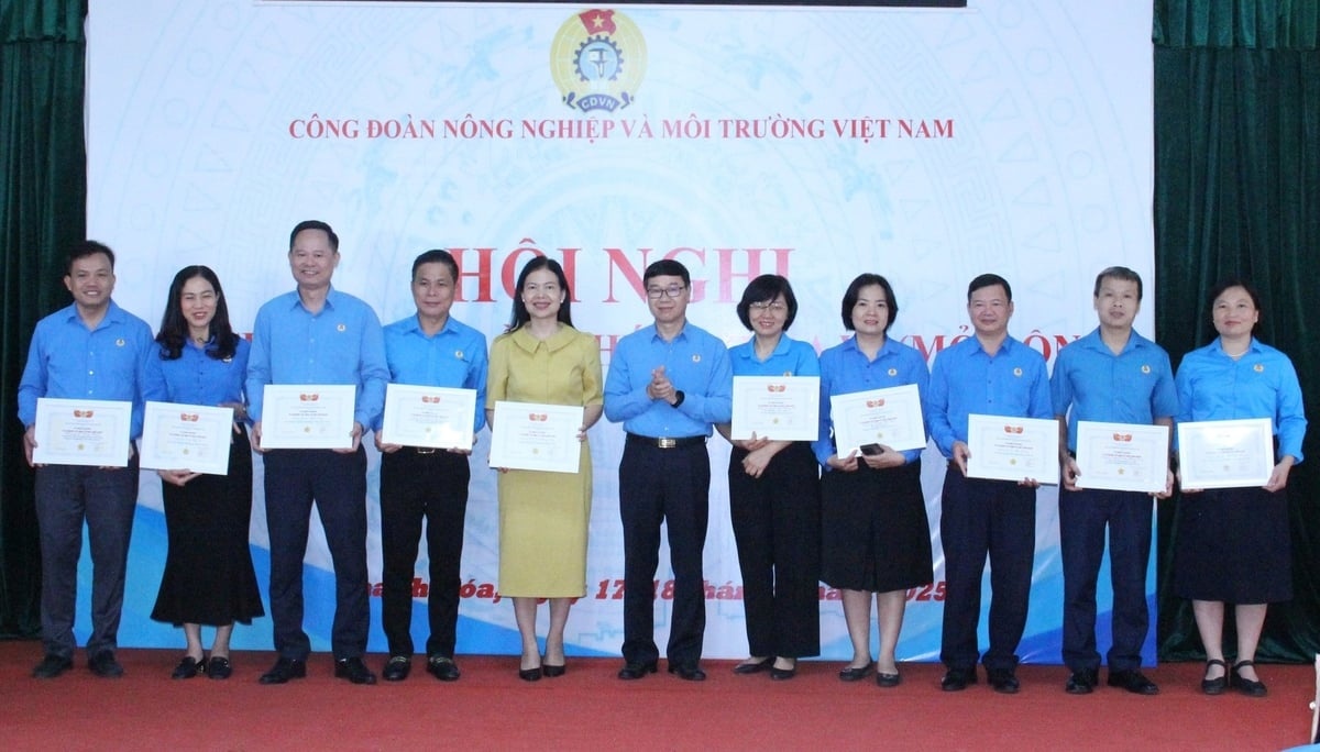 Công đoàn Nông nghiệp và Môi trường Việt Nam: Tăng cường an toàn lao động, chăm lo đời sống đoàn viên