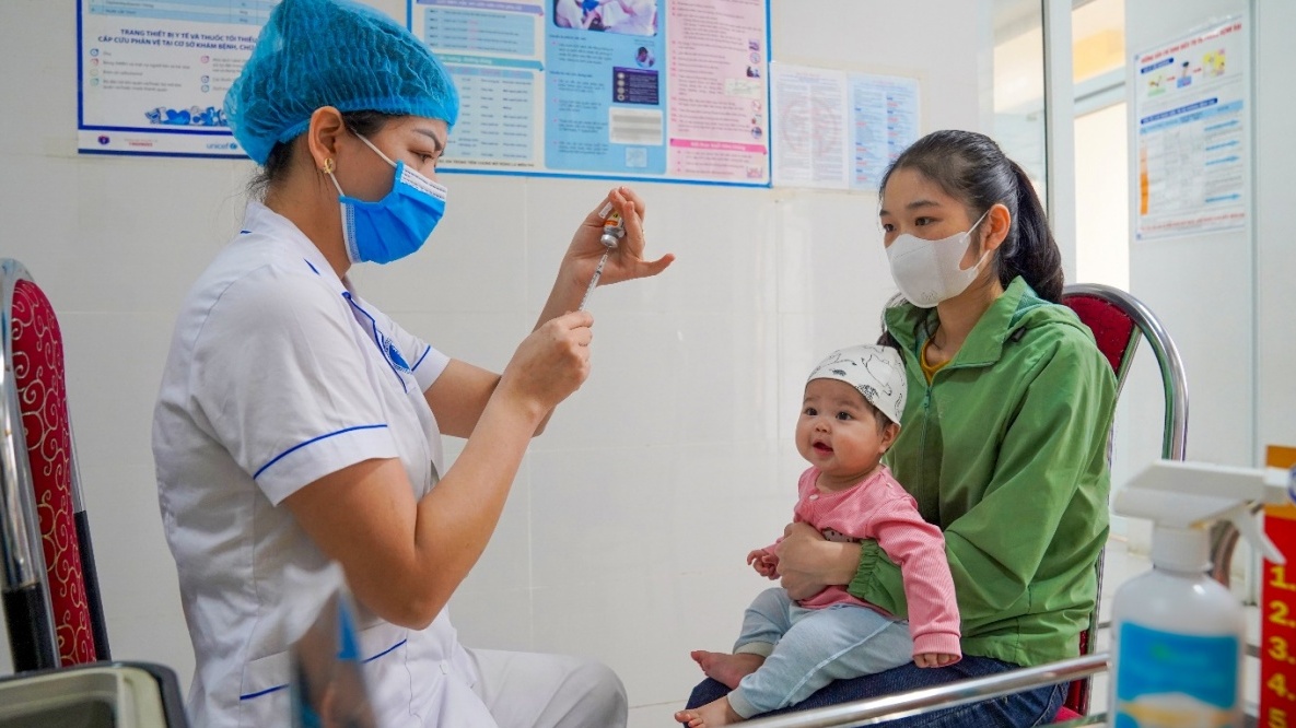 Việt Nam đạt tỷ lệ bao phủ vắc xin cao hơn mức trung bình toàn cầu