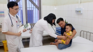 Cứu sống bé 2 tuổi ngưng tim do đuối nước, làm gì để phòng đuối nước cho trẻ?